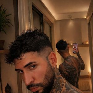 Un masajista tantrico que domina el arte del erotismo